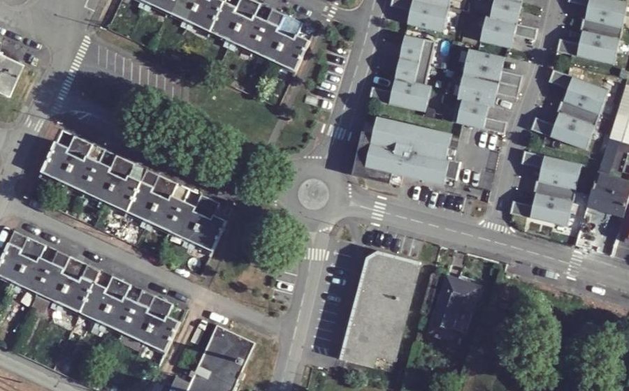 Vue aérienne du Rond-point anonyme n°1051528585