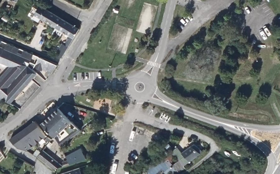 Vue aérienne du Rond-point anonyme n°105156943