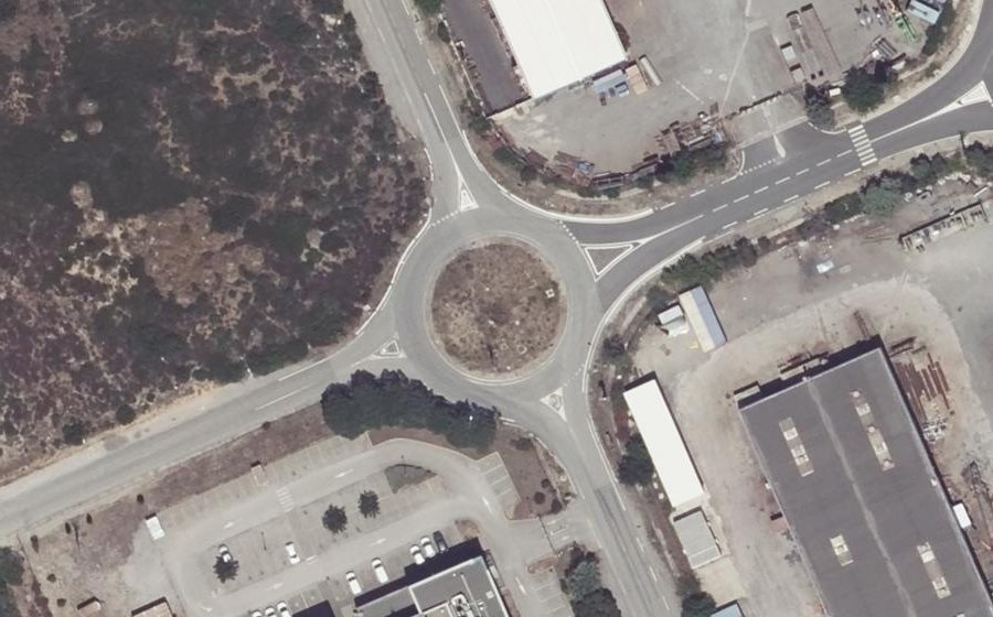 Vue aérienne du Rond-point anonyme n°105157540