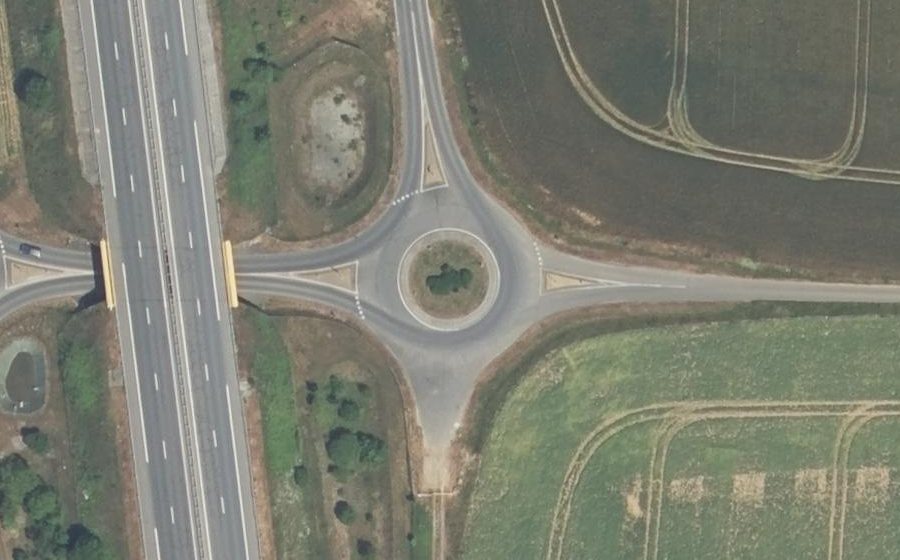 Vue aérienne du Rond-point anonyme n°105185928
