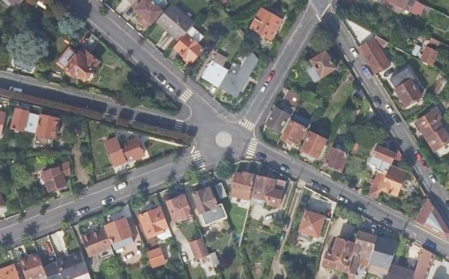 Vue aérienne du Rond-point anonyme n°1051864451