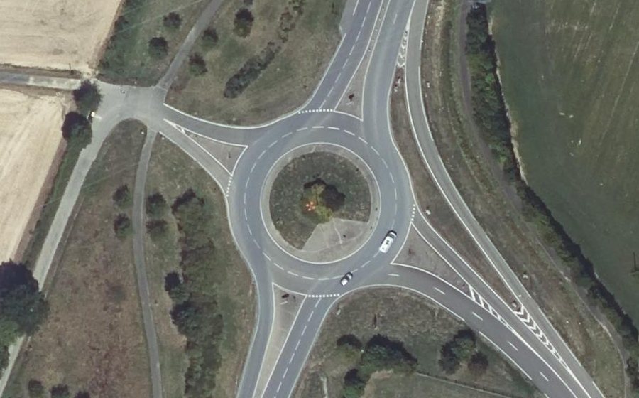 Vue aérienne du Rond-point anonyme n°105201416
