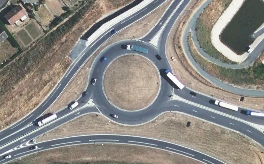 Vue aérienne du Rond-point anonyme n°1052321413