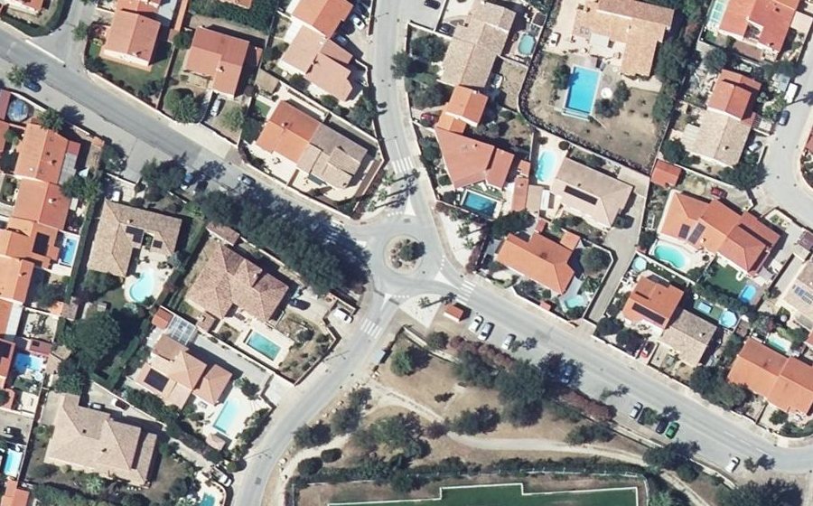 Vue aérienne du Rond-point anonyme n°1052338841