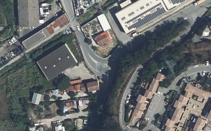 Vue aérienne du Rond-point anonyme n°1052396020