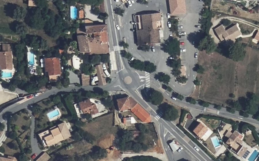 Vue aérienne du Rond-point anonyme n°1052455655