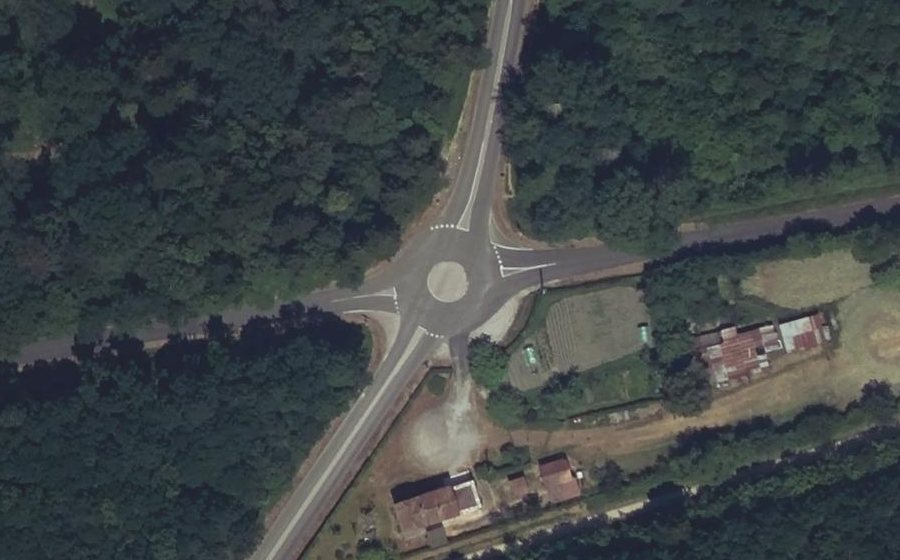 Vue aérienne du Rond-point anonyme n°1052499972