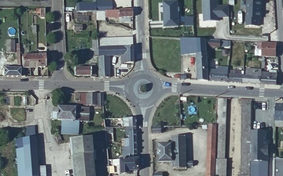 Vue aérienne du Mini-giratoire n°5256031035