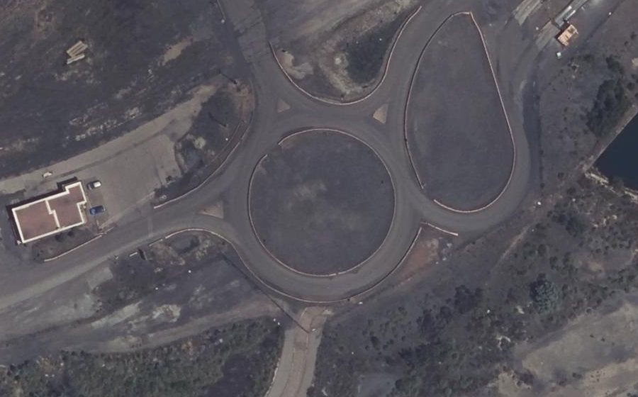 Vue aérienne du Rond-point anonyme n°105258220