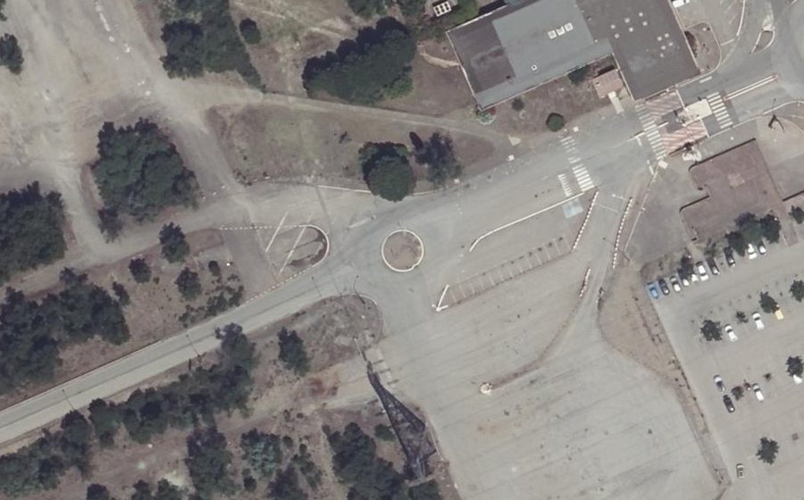 Vue aérienne du Rond-point anonyme n°105260050