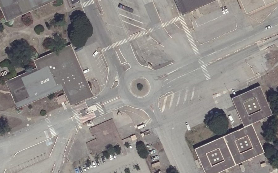 Vue aérienne du Rond-point anonyme n°105260063