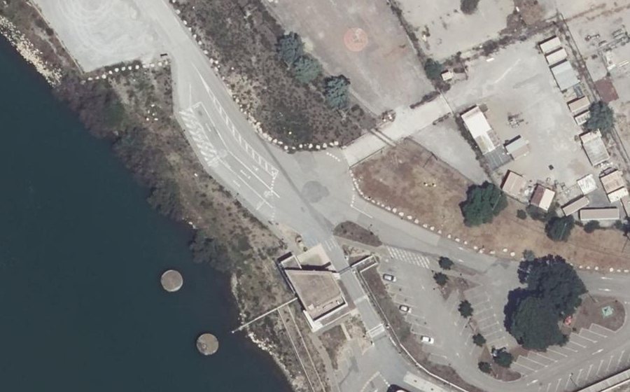 Vue aérienne du Rond-point anonyme n°105261149