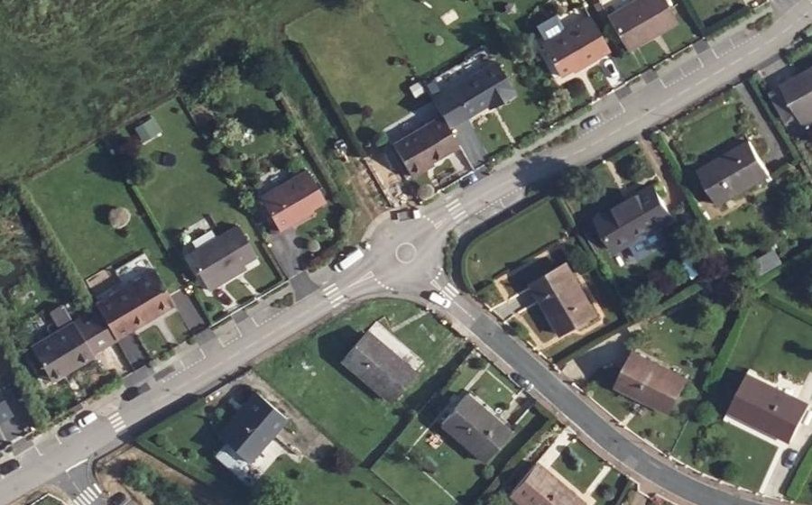 Vue aérienne du Rond-point anonyme n°1053358096