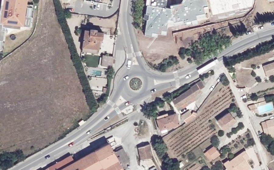 Vue aérienne du Rond-point anonyme n°1053614644