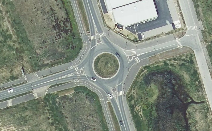 Vue aérienne du Rond-point anonyme n°1053658461