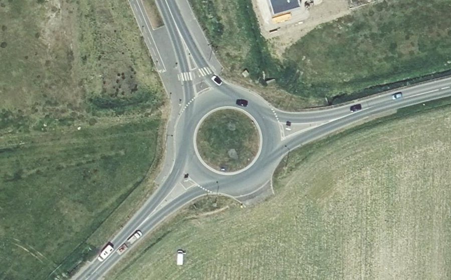 Vue aérienne du Rond-point anonyme n°1053658470