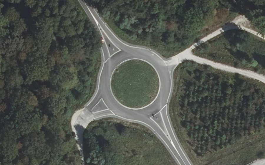 Vue aérienne du Rond-point anonyme n°1053903475