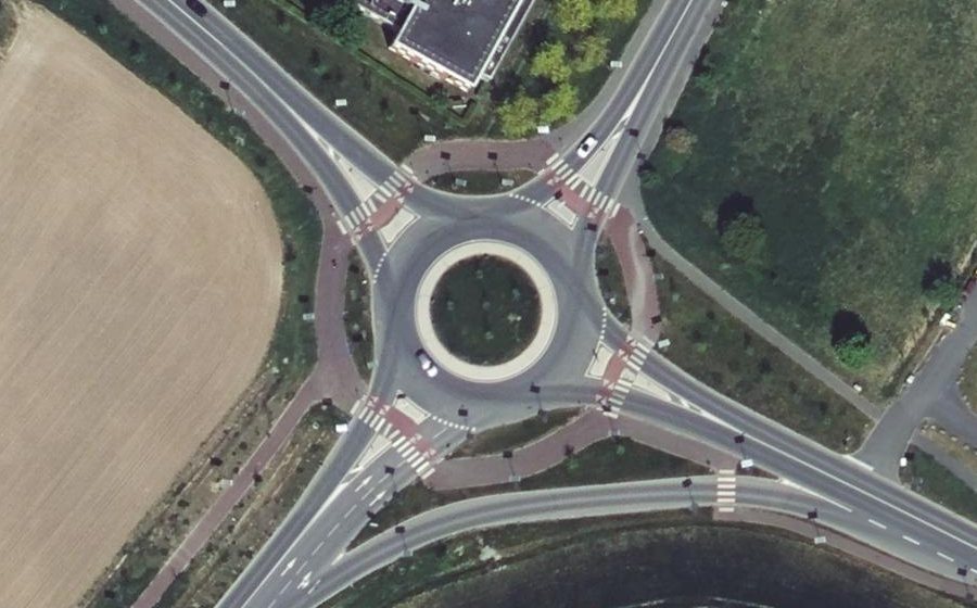Vue aérienne du Rond-point anonyme n°1053963914