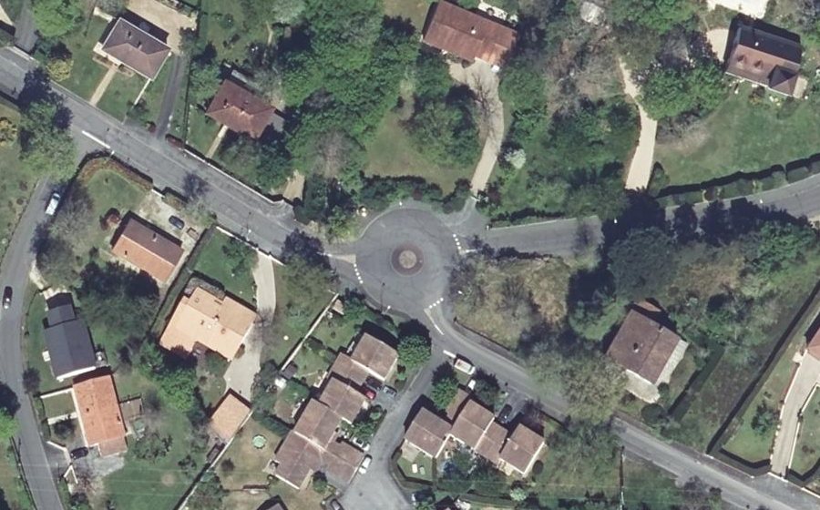 Vue aérienne du Rond-point anonyme n°1053967979