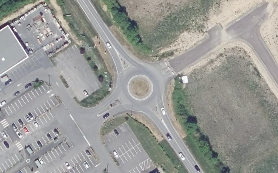 Vue aérienne du Rond-point anonyme n°105436659