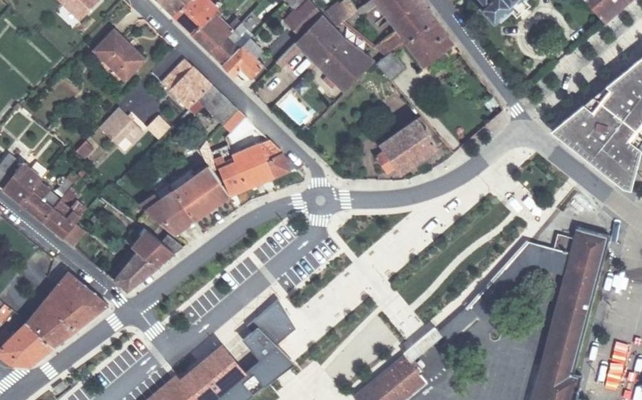Vue aérienne du Rond-point anonyme n°1054372774