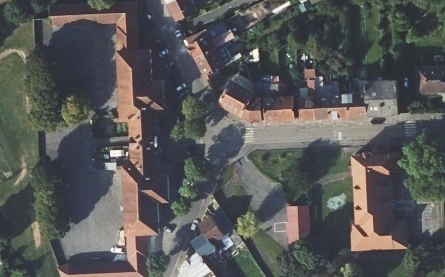 Vue aérienne du Rond-point anonyme n°105437651
