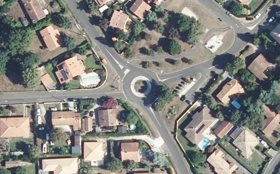 Vue aérienne du Rond-point anonyme n°1054670827