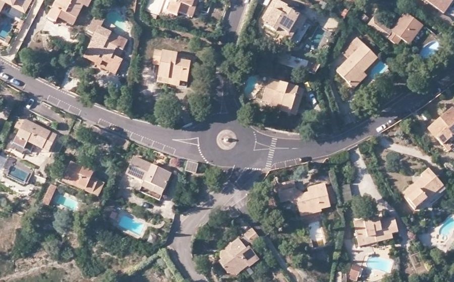 Vue aérienne du Rond-point anonyme n°1055015221