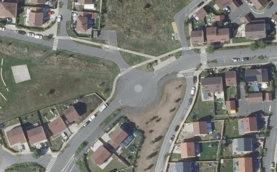 Vue aérienne du Rond-point anonyme n°1055310477
