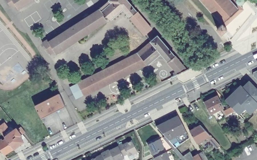 Vue aérienne du Rond-point anonyme n°1055386089