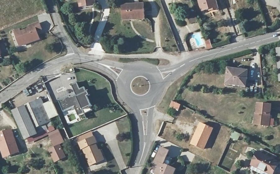 Vue aérienne du Rond-point anonyme n°1055705983