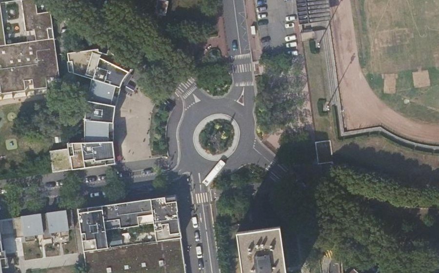 Vue aérienne du Rond-point anonyme n°105574149