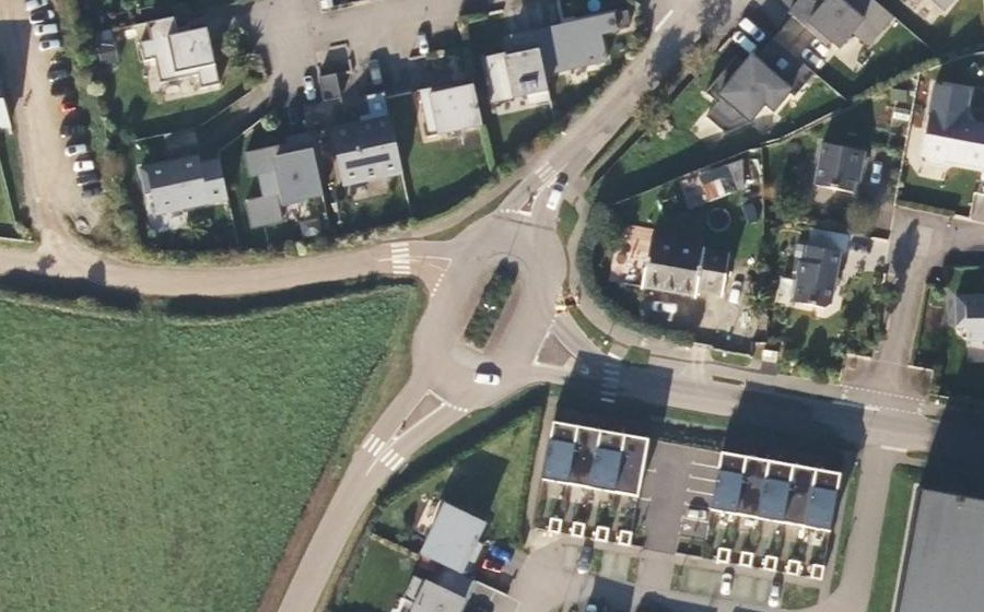 Vue aérienne du Rond-point anonyme n°105575886