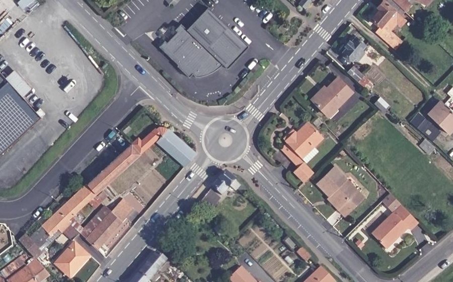 Vue aérienne du Rond-point anonyme n°1056293697