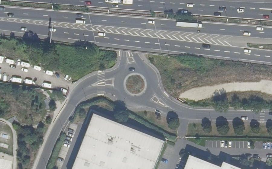 Vue aérienne du Rond-point anonyme n°1056385815