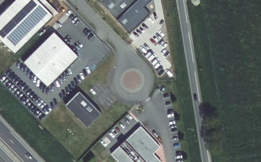 Vue aérienne du Rond-point anonyme n°1056661223