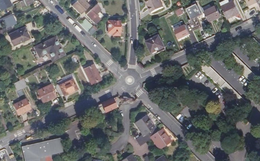 Vue aérienne du Rond-point anonyme n°105666265