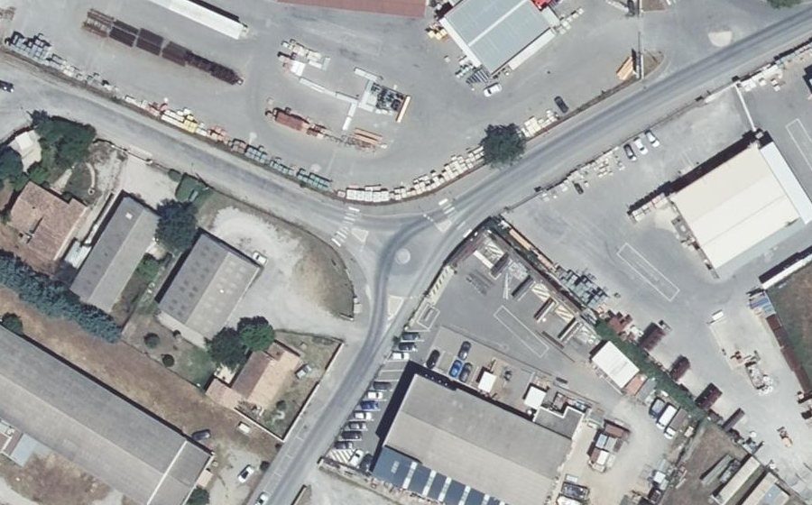 Vue aérienne du Rond-point anonyme n°1056885323