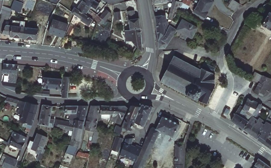 Vue aérienne du Rond-point anonyme n°105690991