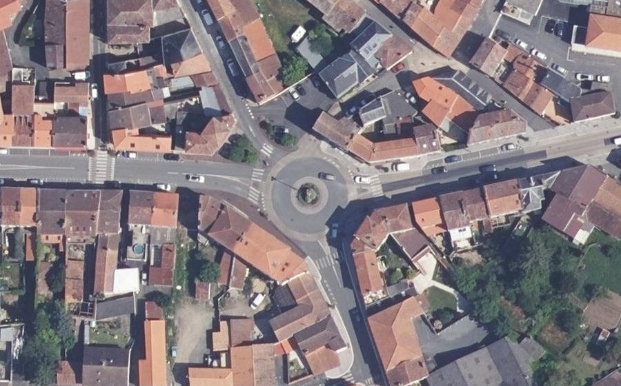 Vue aérienne du Rond-point anonyme n°1057005553