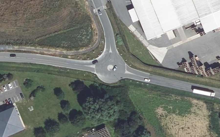 Vue aérienne du Rond-point anonyme n°1057033280