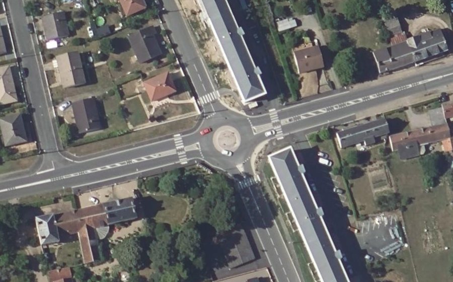 Vue aérienne du Rond-point anonyme n°1057243742