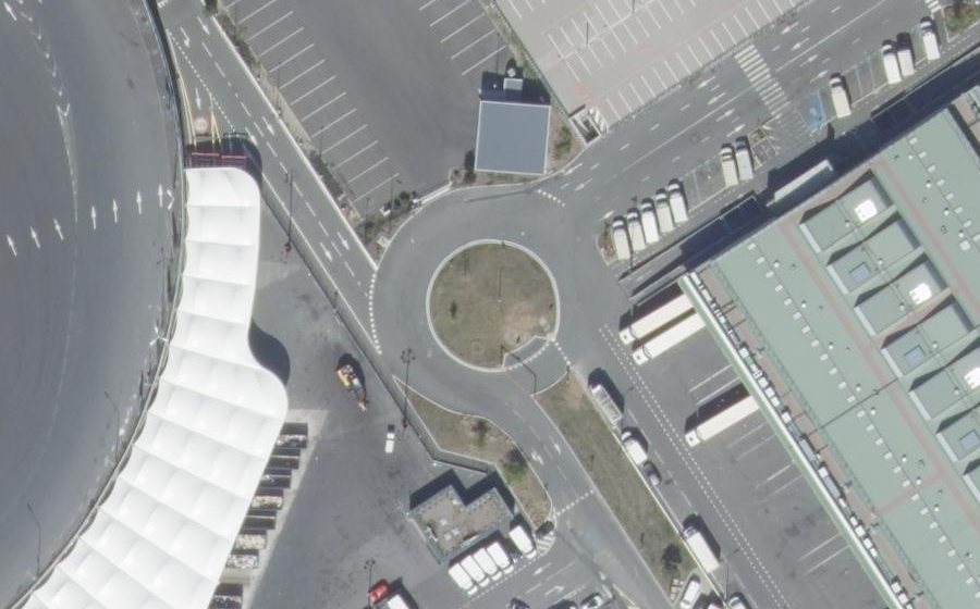 Vue aérienne du Rond-point anonyme n°1057258432