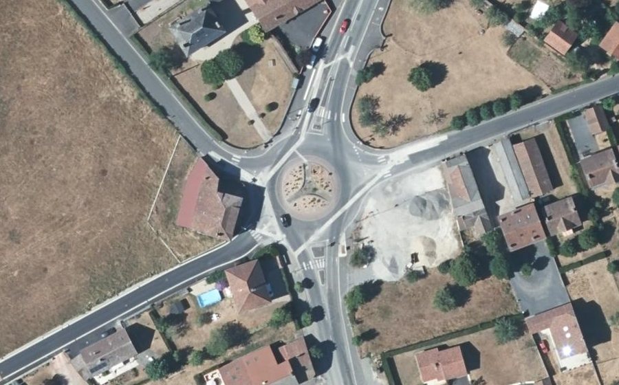 Vue aérienne du Rond-point anonyme n°105826484