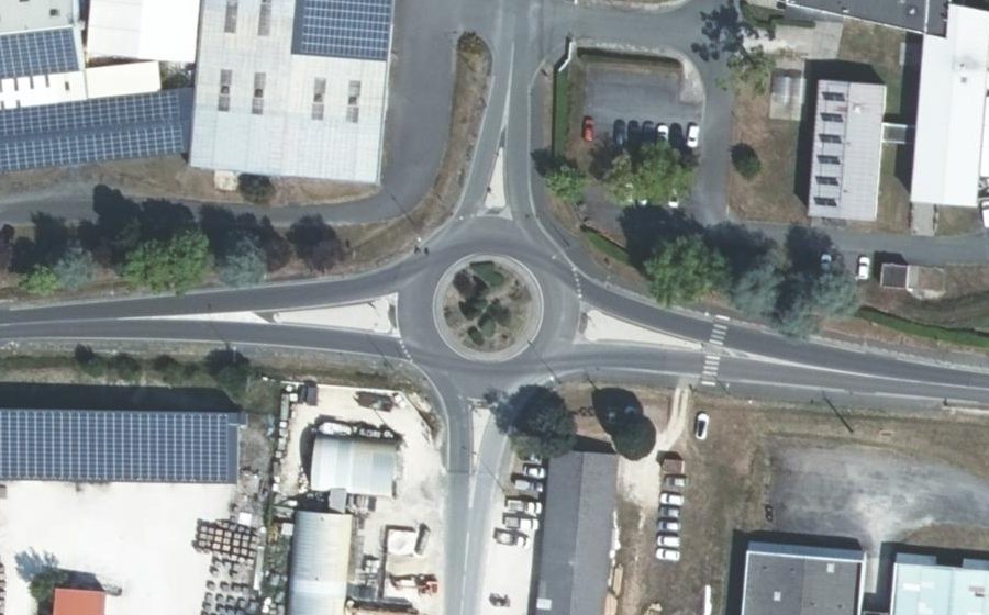 Vue aérienne du Rond-point anonyme n°105831156