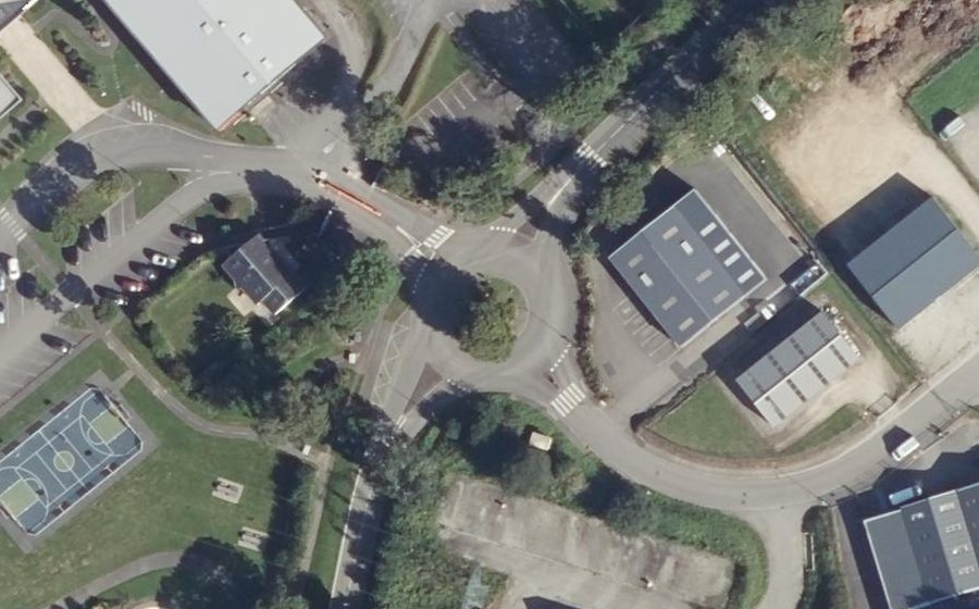 Vue aérienne du Rond-point anonyme n°105851614
