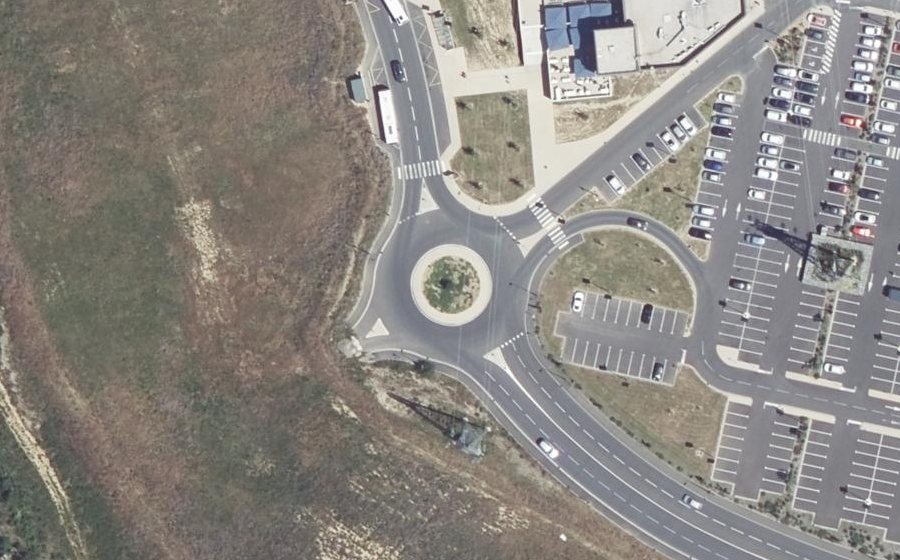 Vue aérienne du Rond-point anonyme n°1058535615