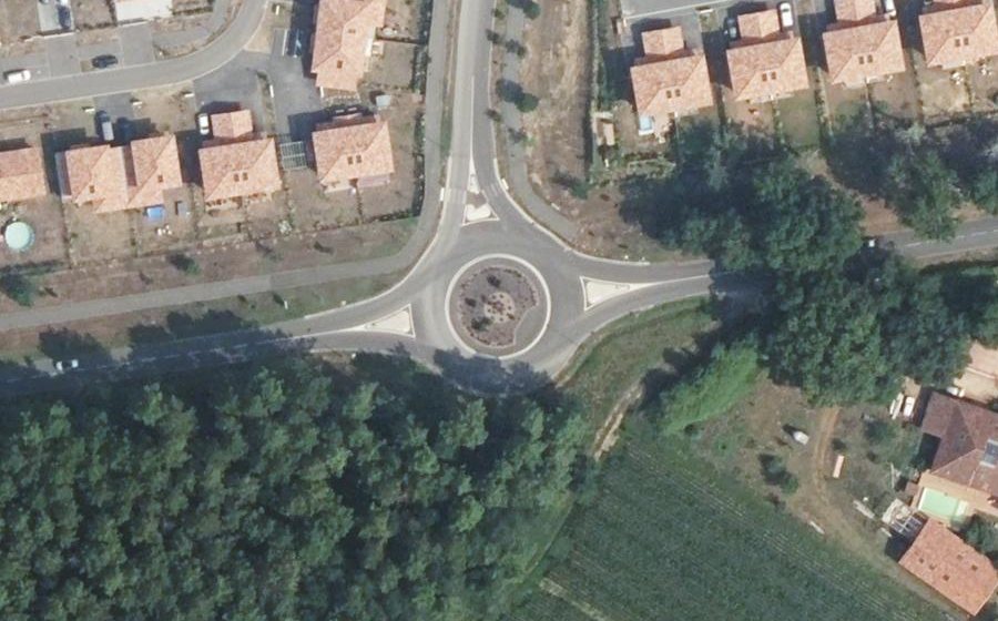 Vue aérienne du Rond-point anonyme n°1058583803
