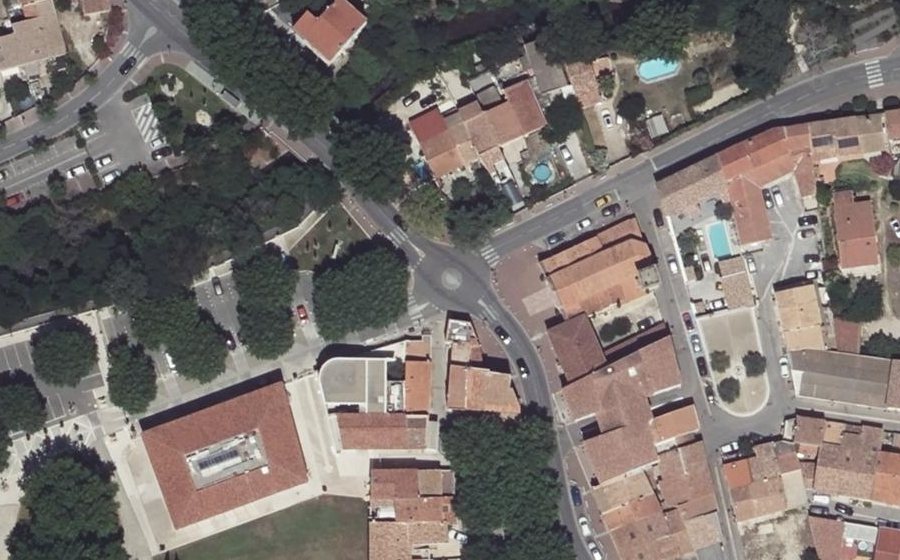 Vue aérienne du Rond-point anonyme n°1058625537