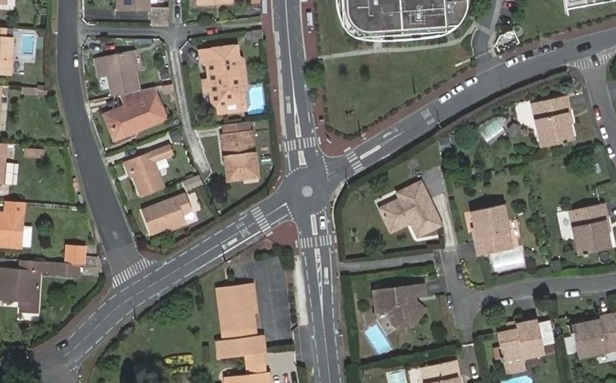Vue aérienne du Rond-point anonyme n°1058674919